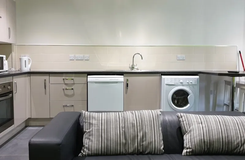 Lord Tennyson // 3 Bed & 3 Bath // Ensuites // AUG 2026 - Image 2